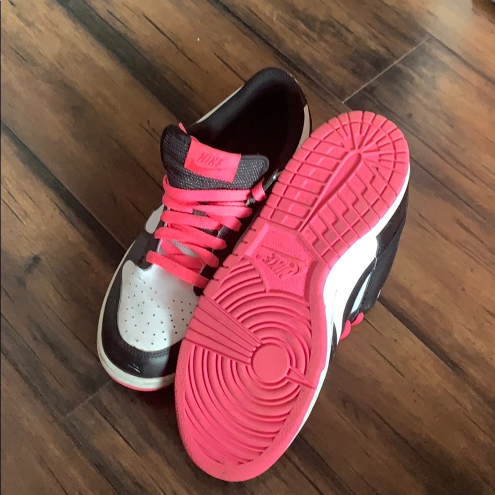 Nike - Picture 3 of 3